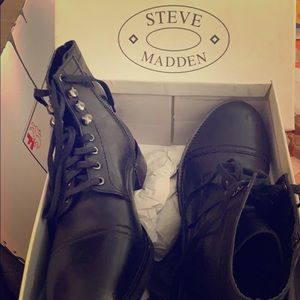 Brand new men’s Steve Madden Buddy boots
